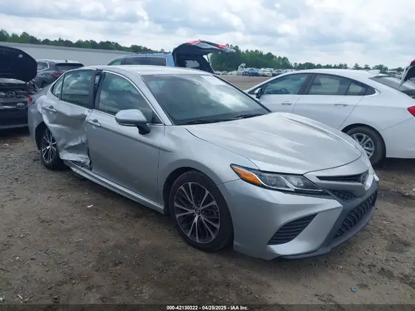 4T1B11HK7JU028241 2018 TOYOTA CAMRY - Image 1