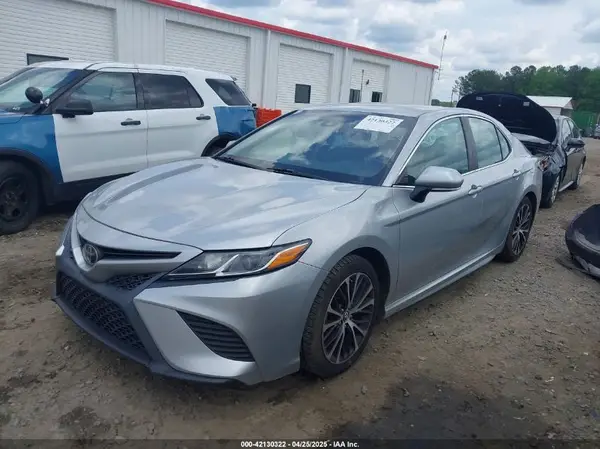 4T1B11HK7JU028241 2018 TOYOTA CAMRY - Image 2