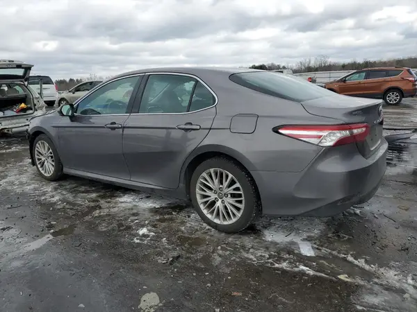 4T1B11HK7JU029650 2018 TOYOTA CAMRY - Image 2