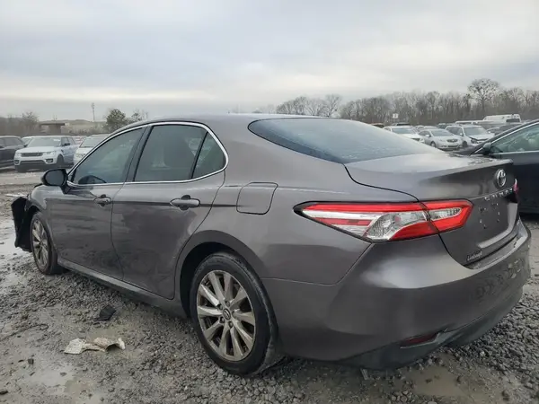 4T1B11HK7JU030281 2018 TOYOTA CAMRY - Image 2