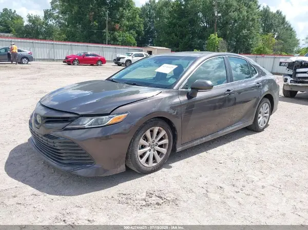 4T1B11HK7JU030751 2018 TOYOTA CAMRY - Image 2