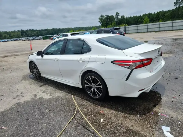 4T1B11HK7JU031561 2018 TOYOTA CAMRY - Image 2