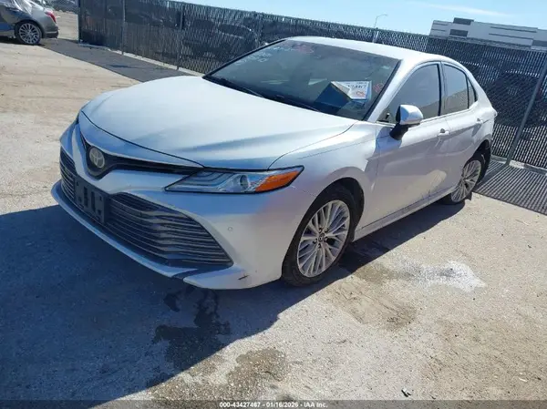 4T1B11HK7JU032211 2018 TOYOTA CAMRY - Image 2