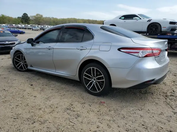4T1B11HK7JU032547 2018 TOYOTA CAMRY - Image 2