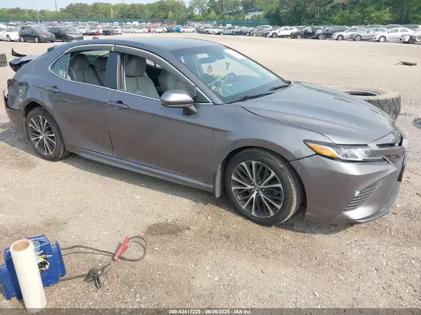 4T1B11HK7JU033701 2018 TOYOTA CAMRY - Image 1