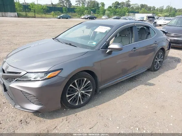 4T1B11HK7JU033701 2018 TOYOTA CAMRY - Image 2