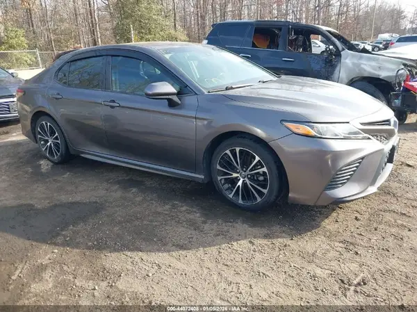 4T1B11HK7JU035478 2018 TOYOTA CAMRY - Image 1