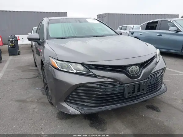 4T1B11HK7JU037635 2018 TOYOTA CAMRY - Image 1