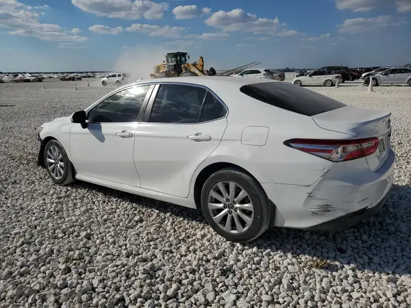 4T1B11HK7JU038039 2018 TOYOTA CAMRY - Image 2