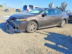 4T1B11HK7JU038042 2018 TOYOTA CAMRY