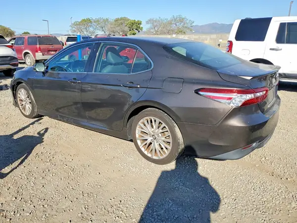 4T1B11HK7JU038042 2018 TOYOTA CAMRY - Image 2