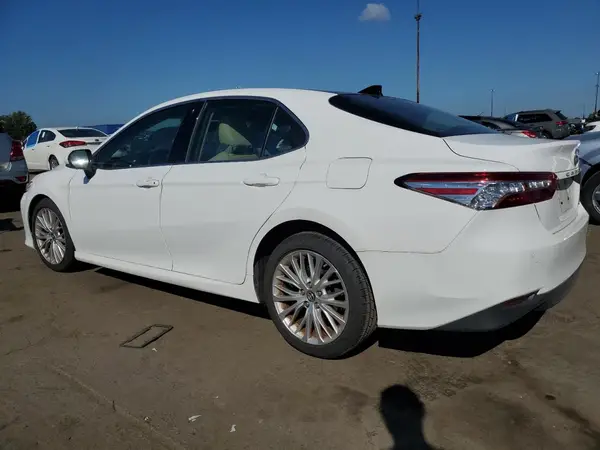4T1B11HK7JU039031 2018 TOYOTA CAMRY - Image 2