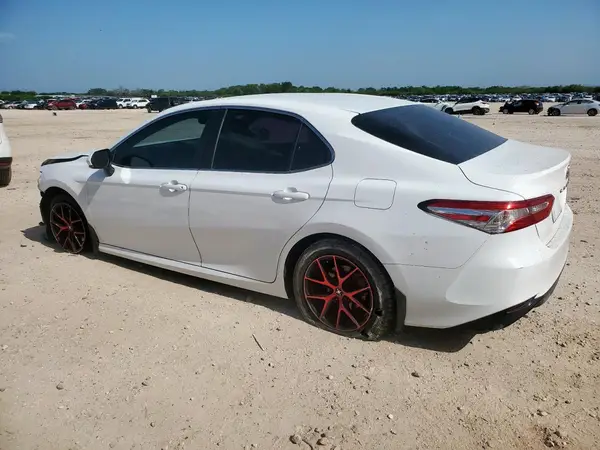 4T1B11HK7JU039417 2018 TOYOTA CAMRY - Image 2