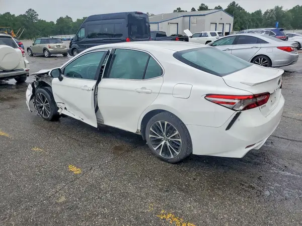 4T1B11HK7JU040874 2018 TOYOTA CAMRY - Image 2