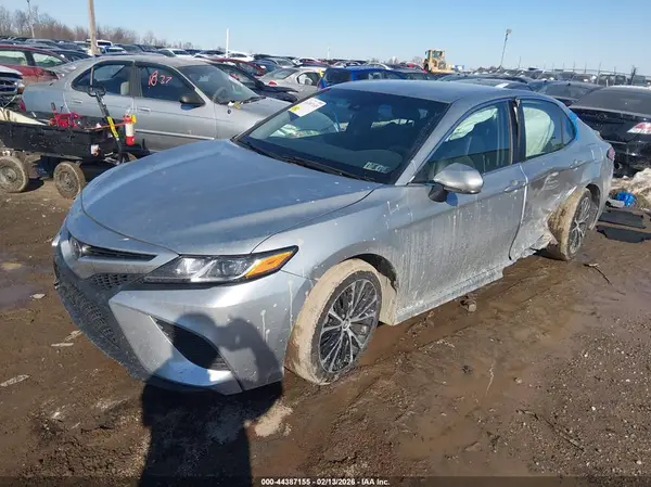 4T1B11HK7JU040907 2018 TOYOTA CAMRY - Image 2