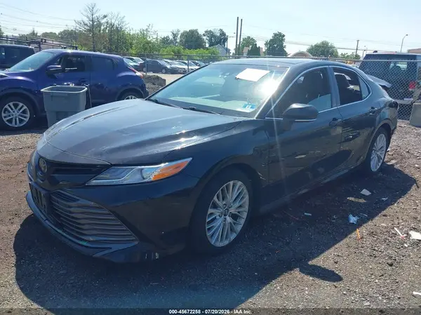4T1B11HK7JU041877 2018 TOYOTA CAMRY - Image 2