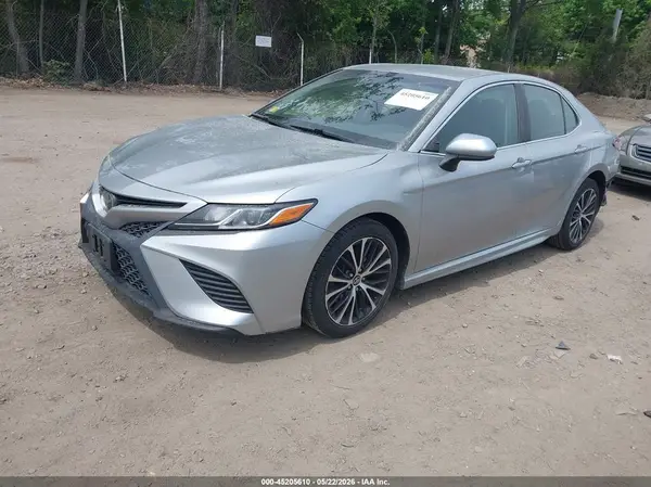 4T1B11HK7JU045170 2018 TOYOTA CAMRY - Image 2