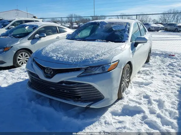4T1B11HK7JU046092 2018 TOYOTA CAMRY - Image 2