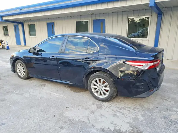 4T1B11HK7JU047596 2018 TOYOTA CAMRY - Image 2