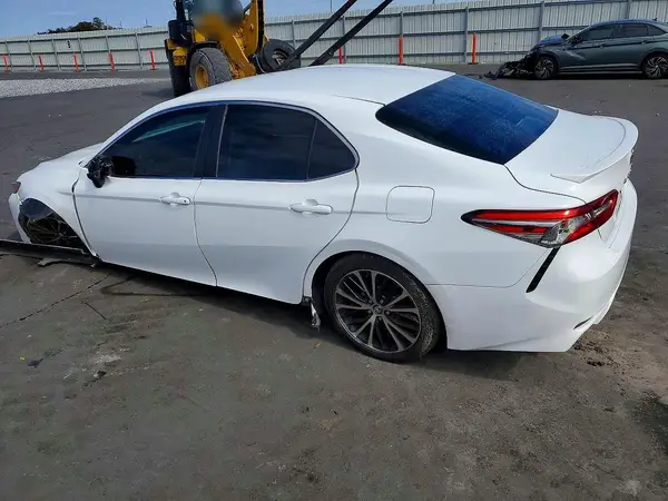 4T1B11HK7JU048229 2018 TOYOTA CAMRY - Image 2
