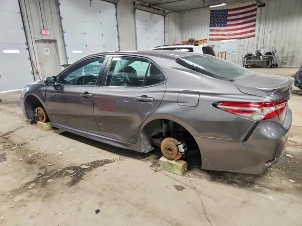 4T1B11HK7JU048280 2018 TOYOTA CAMRY - Image 2