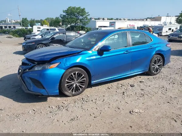 4T1B11HK7JU049607 2018 TOYOTA CAMRY - Image 2