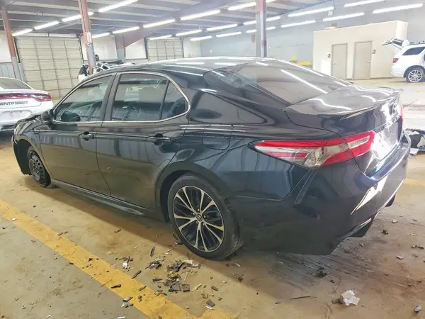4T1B11HK7JU049672 2018 TOYOTA CAMRY - Image 2