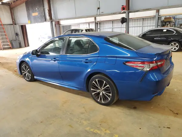 4T1B11HK7JU051700 2018 TOYOTA CAMRY - Image 2