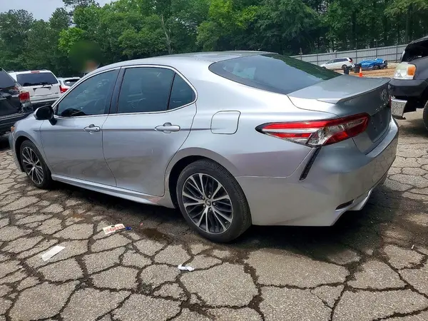 4T1B11HK7JU051714 2018 TOYOTA CAMRY - Image 2