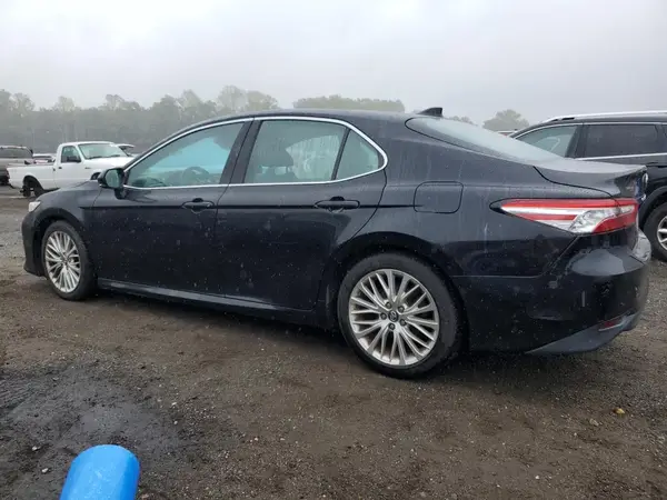 4T1B11HK7JU051857 2018 TOYOTA CAMRY - Image 2
