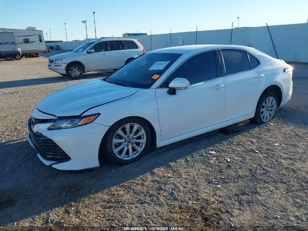4T1B11HK7JU052488 2018 TOYOTA CAMRY - Image 2