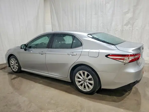 4T1B11HK7JU053284 2018 TOYOTA CAMRY - Image 2
