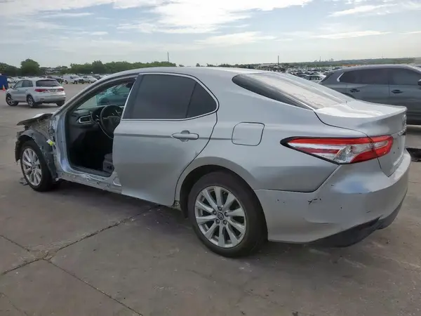 4T1B11HK7JU055309 2018 TOYOTA CAMRY - Image 2