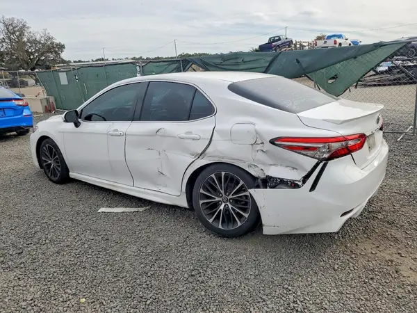 4T1B11HK7JU056198 2018 TOYOTA CAMRY - Image 2