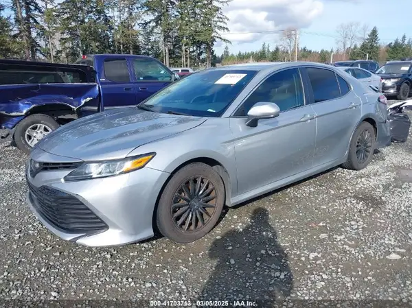 4T1B11HK7JU057089 2018 TOYOTA CAMRY - Image 2