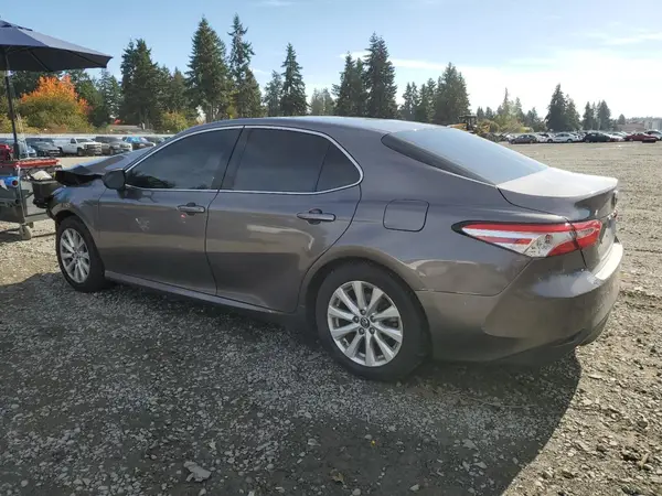 4T1B11HK7JU057660 2018 TOYOTA CAMRY - Image 2