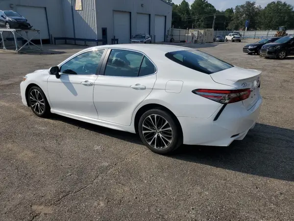 4T1B11HK7JU057948 2018 TOYOTA CAMRY - Image 2