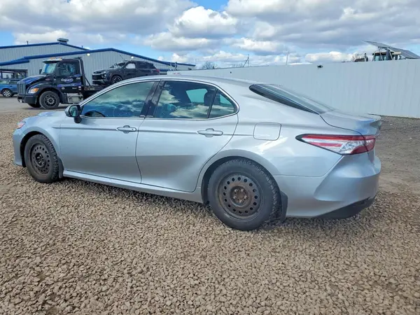 4T1B11HK7JU057951 2018 TOYOTA CAMRY - Image 2