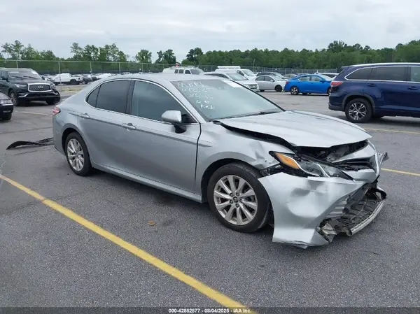 4T1B11HK7JU058646 2018 TOYOTA CAMRY - Image 1