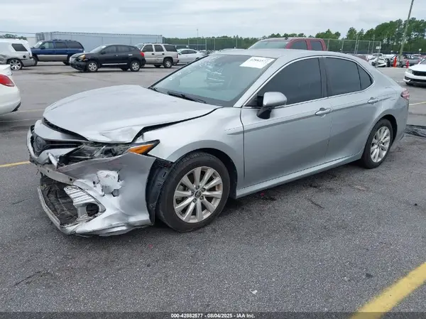 4T1B11HK7JU058646 2018 TOYOTA CAMRY - Image 2