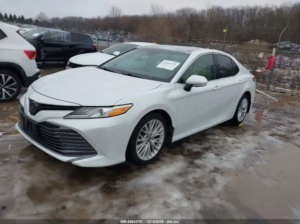 4T1B11HK7JU063457 2018 TOYOTA CAMRY - Image 2