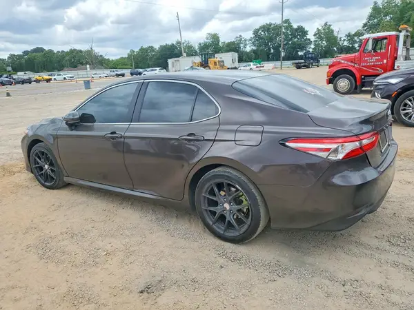 4T1B11HK7JU063913 2018 TOYOTA CAMRY - Image 2