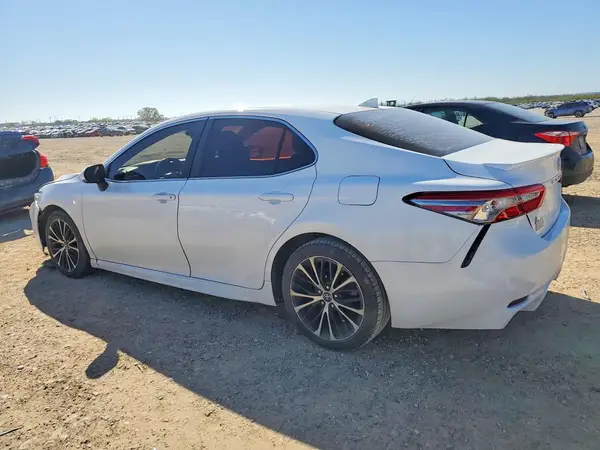 4T1B11HK7JU064429 2018 TOYOTA CAMRY - Image 2