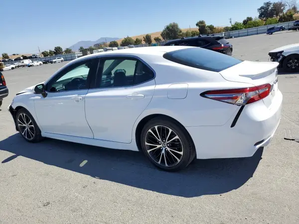 4T1B11HK7JU065872 2018 TOYOTA CAMRY - Image 2