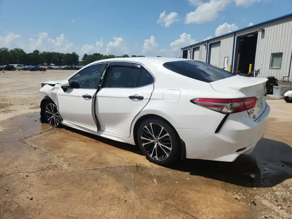4T1B11HK7JU066245 2018 TOYOTA CAMRY - Image 2