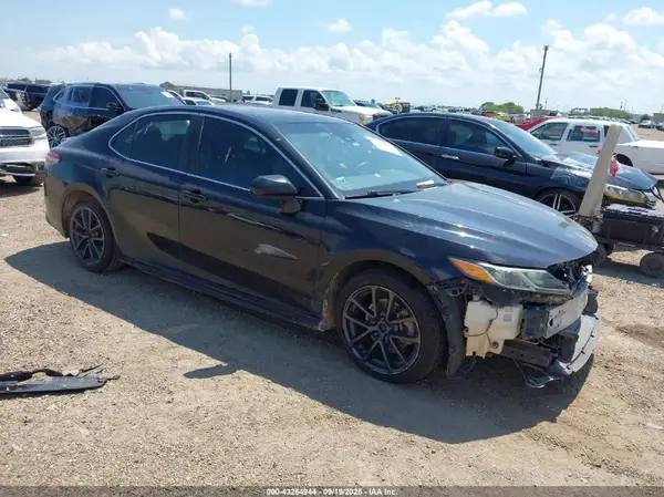 4T1B11HK7JU066729 2018 TOYOTA CAMRY