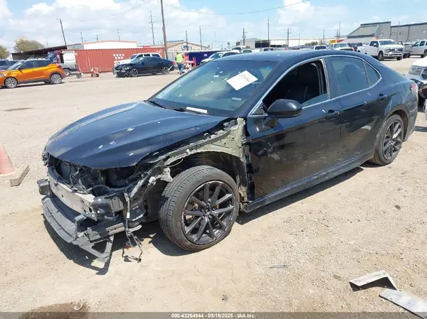 4T1B11HK7JU066729 2018 TOYOTA CAMRY - Image 2