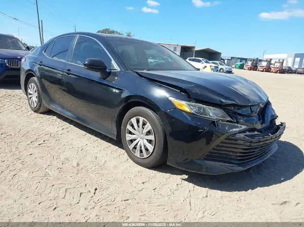 4T1B11HK7JU067069 2018 TOYOTA CAMRY - Image 1
