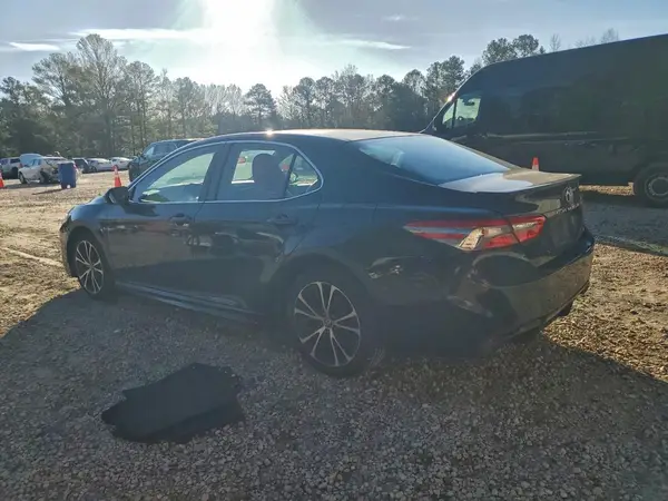 4T1B11HK7JU067864 2018 TOYOTA CAMRY - Image 2