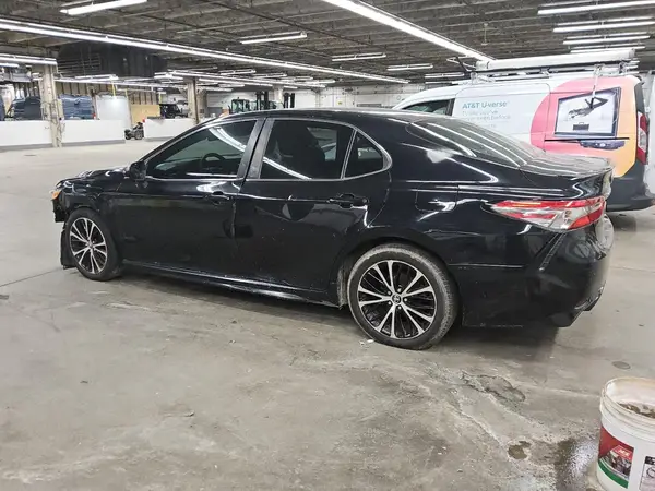 4T1B11HK7JU068478 2018 TOYOTA CAMRY - Image 2